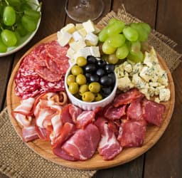 Tagliere di salumi e formaggi locali